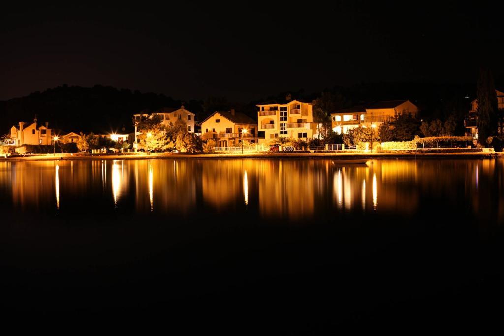 Apartments Rajna ซาบอริซ ภายนอก รูปภาพ